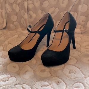 Black Velvet Pumps!